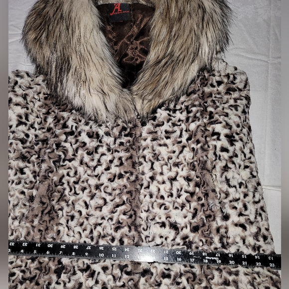 Stunning Adrienne Landau Vest - Picture 12 of 16